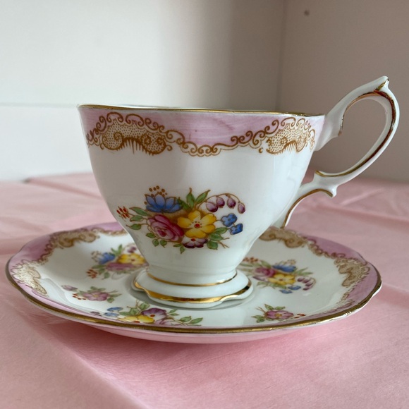 Rare Royal Albert Tea Set with a Pink Border, Scrollwork and Floral Sprays - Picture 2 of 9